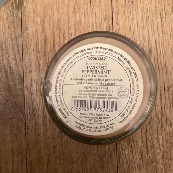 NEW Vintage Bath & Body Works Slatkin & Co Twisted Peppermint 4 ounce candle - Picture 4 of 4